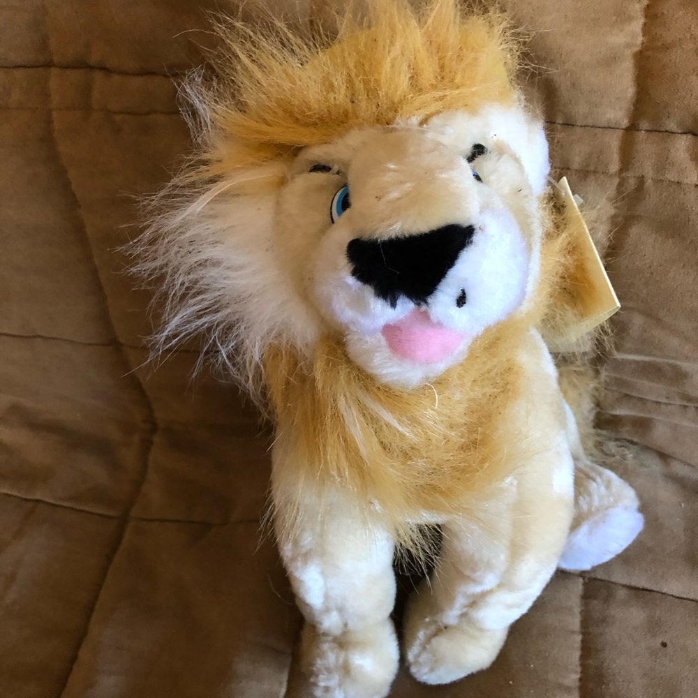 LION stuffed anima. New with tags